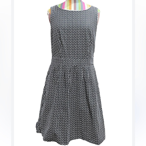 Elegant Black and White Patterned Dress - Picture 1 of 5